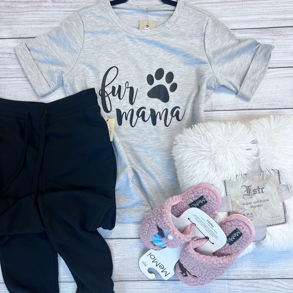 “fur mama” Short Sleeve Light Weight Sweatshirt with cuffed Sleeves 💗 - Picture 5 of 6